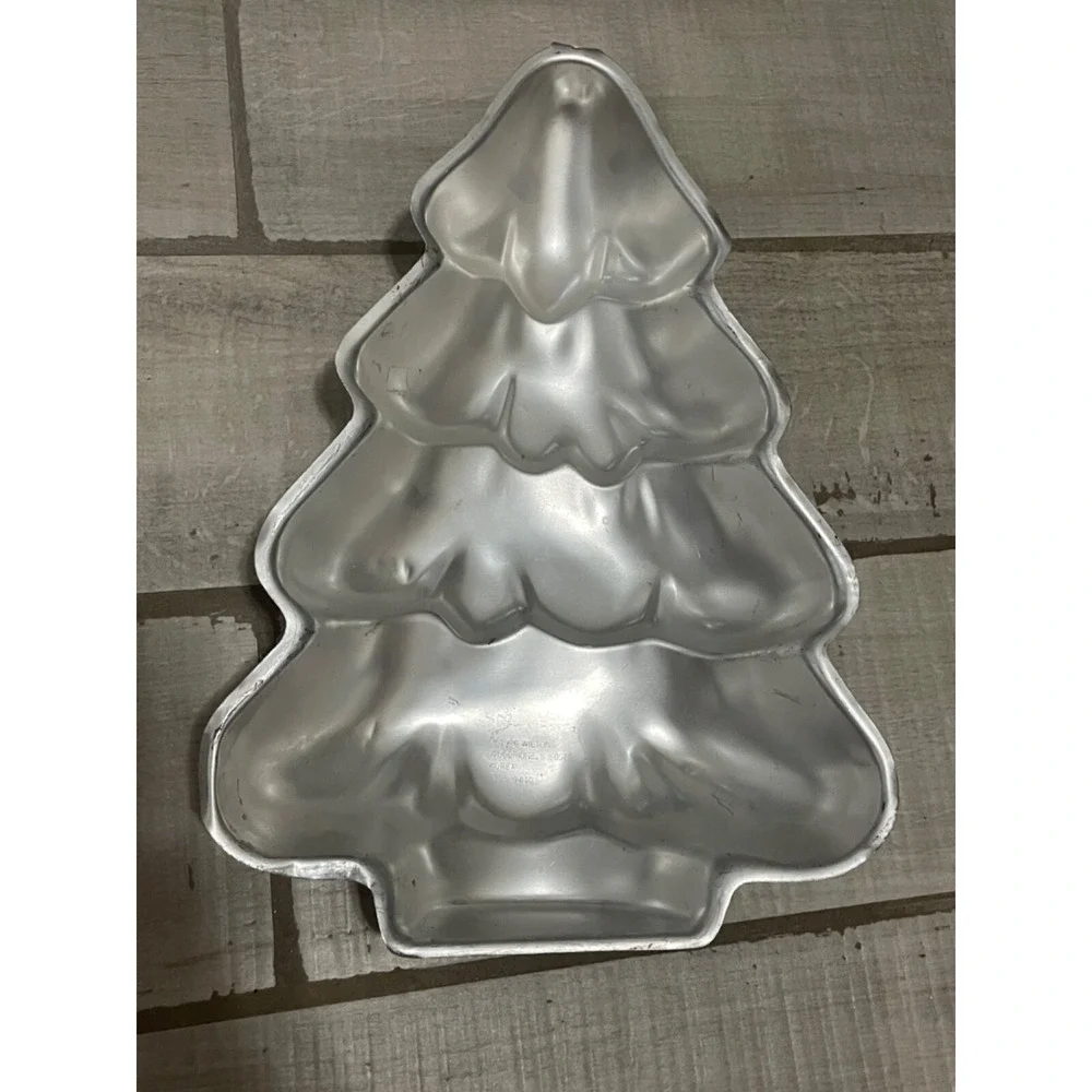 Christmas Tree‎ Cake Pan Wilton 2105-9410 circa 1986  EUC